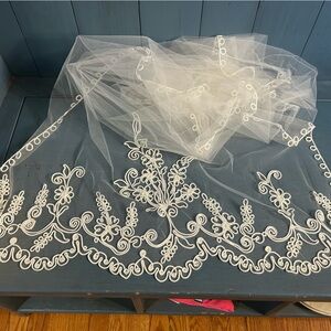 Vintage Elegant Ivory White Lace Bridal Veil - 50 inches